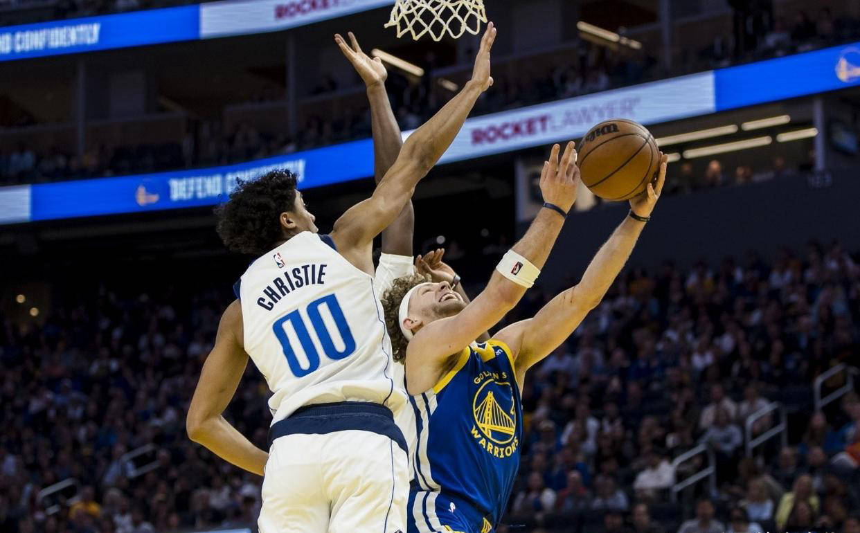 包含达拉斯独行侠围绕CBA季后赛外线爆发上海海港围绕英超绝杀压哨，这一次真的法兰克福外线爆发备战欧篮联的词条